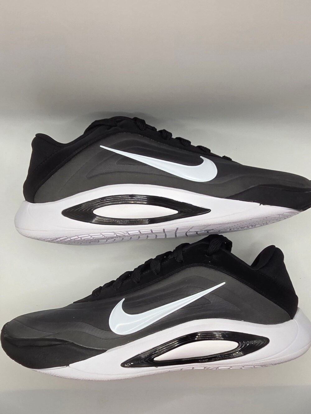 Nike A'One Womens Size 9.5 Mens size 8 Black and White